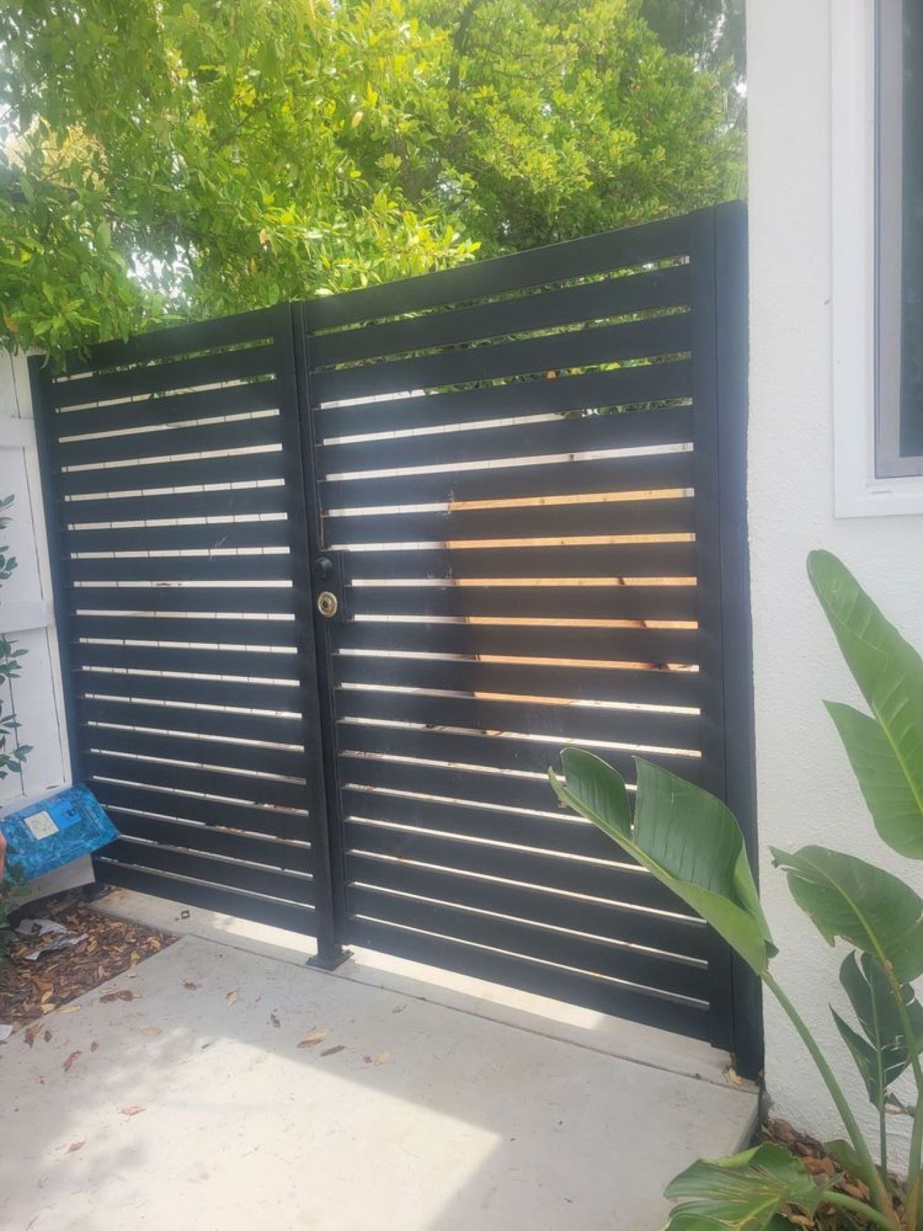 Modern horizontal slat steel driveway gate